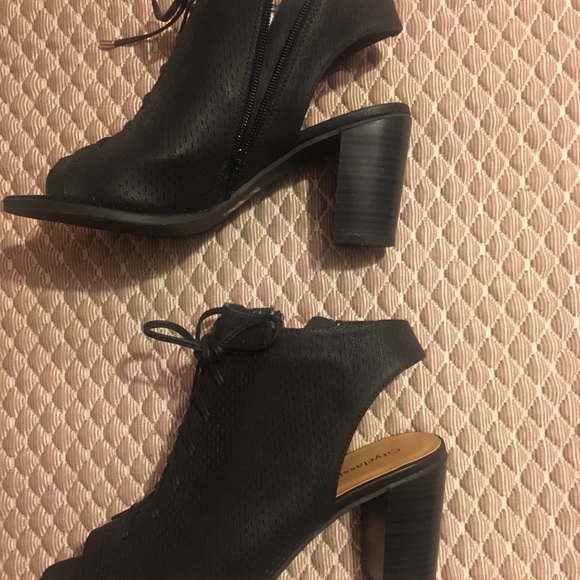 Black peep toe booties - Picture 2 of 3